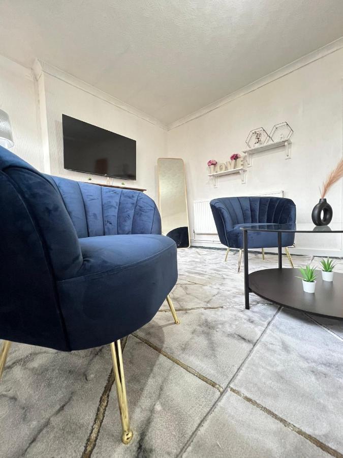 Entire 3 Bedroom Luxury Apartment In London With Private Balcony ภายนอก รูปภาพ