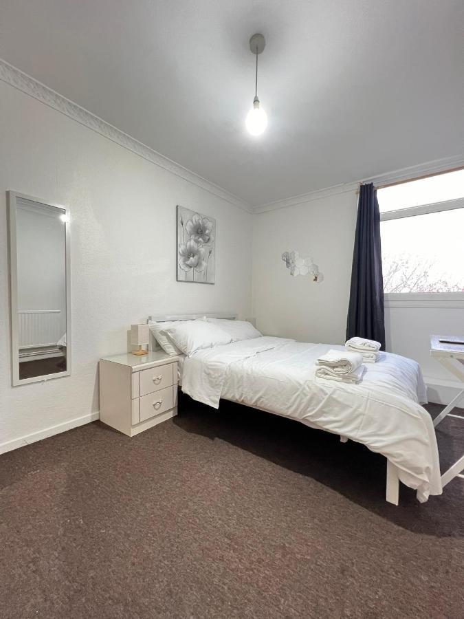 Entire 3 Bedroom Luxury Apartment In London With Private Balcony ภายนอก รูปภาพ