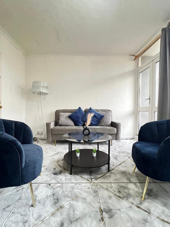 Entire 3 Bedroom Luxury Apartment In London With Private Balcony ภายนอก รูปภาพ