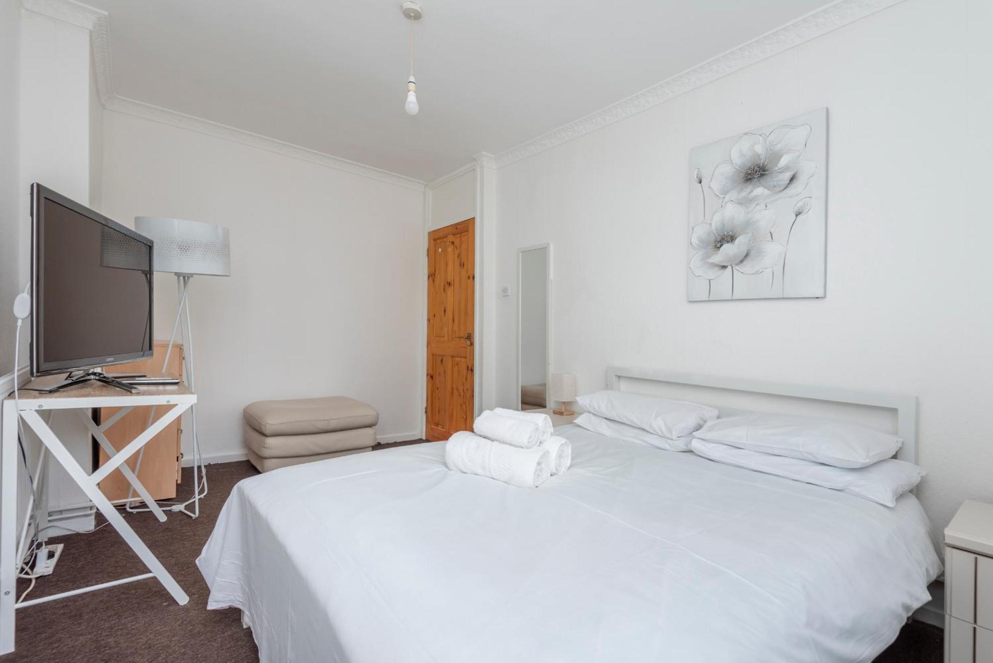 Entire 3 Bedroom Luxury Apartment In London With Private Balcony ภายนอก รูปภาพ