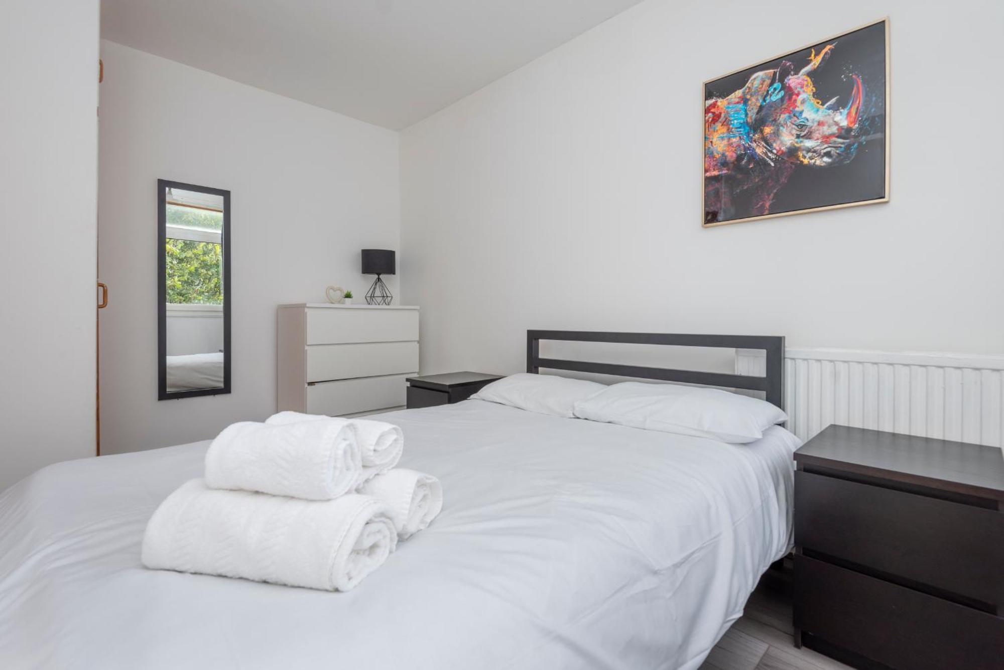 Entire 3 Bedroom Luxury Apartment In London With Private Balcony ภายนอก รูปภาพ